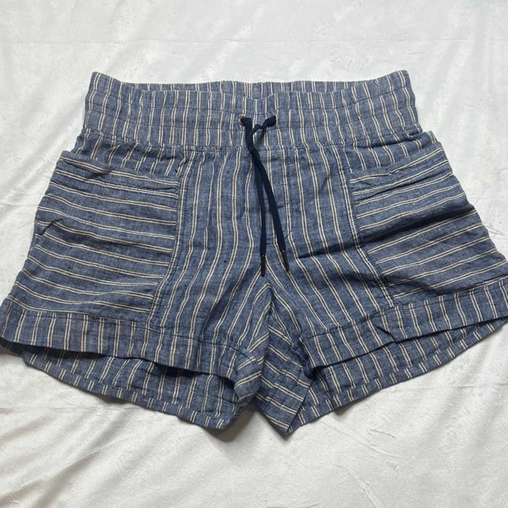 Athleta Navy Striped Women's Cargo Shorts
